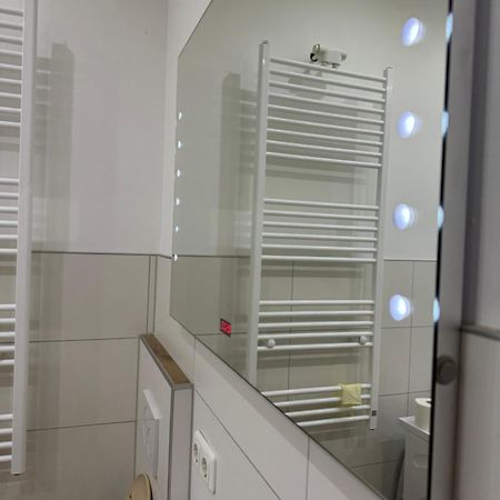 Luxurioese Wohnung Mit Eigenem Garten Augsbourg Extérieur photo