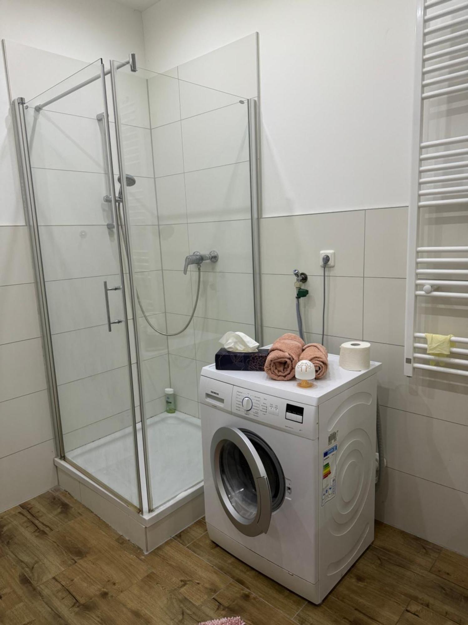 Luxurioese Wohnung Mit Eigenem Garten Augsbourg Extérieur photo
