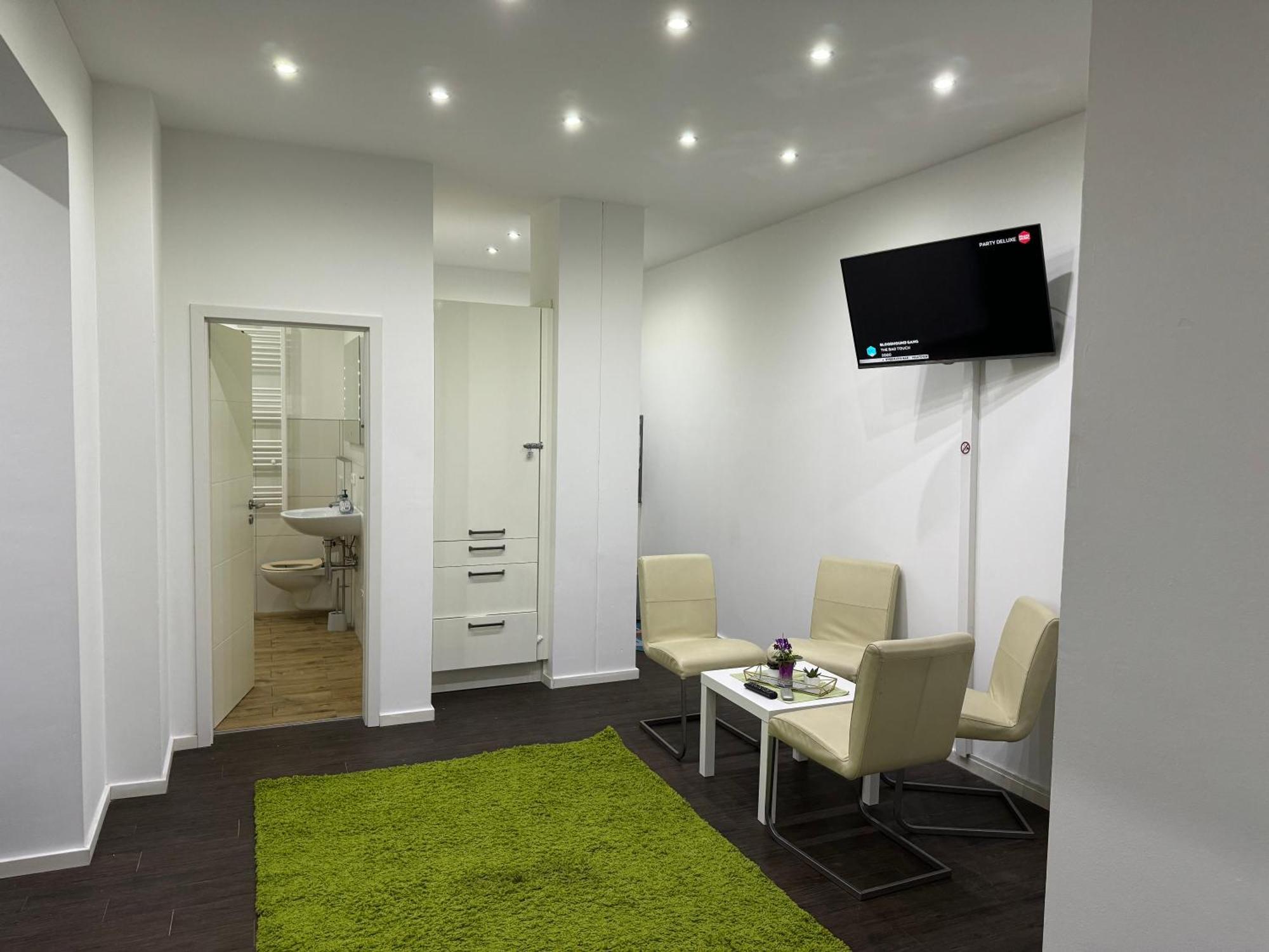 Luxurioese Wohnung Mit Eigenem Garten Augsbourg Extérieur photo